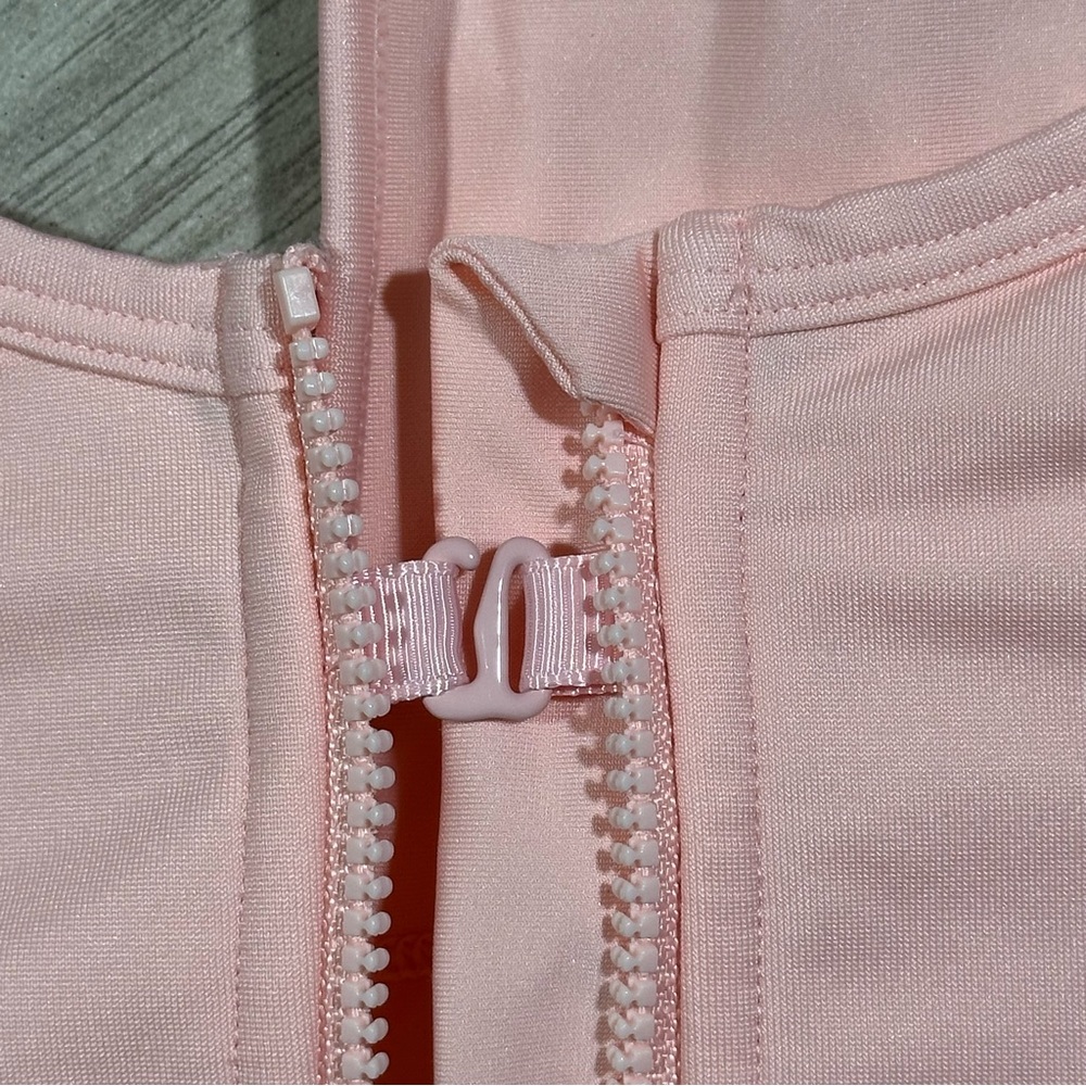 FABLETICS Light Capri Coral On-The-Go Zip Medium Impact Sports Bra L - Picture 10 of 11